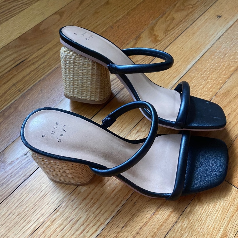 Black strap heels size 7